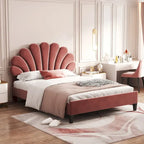 Lit plateforme capitonné en velours, forme coquillage
