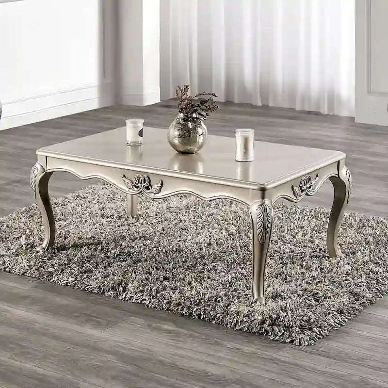 Table basse traditionnelle en bois massif avec pieds sculptés