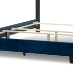 Lit Queen en velours bleu marine avec capitonnage et clous décoratifs