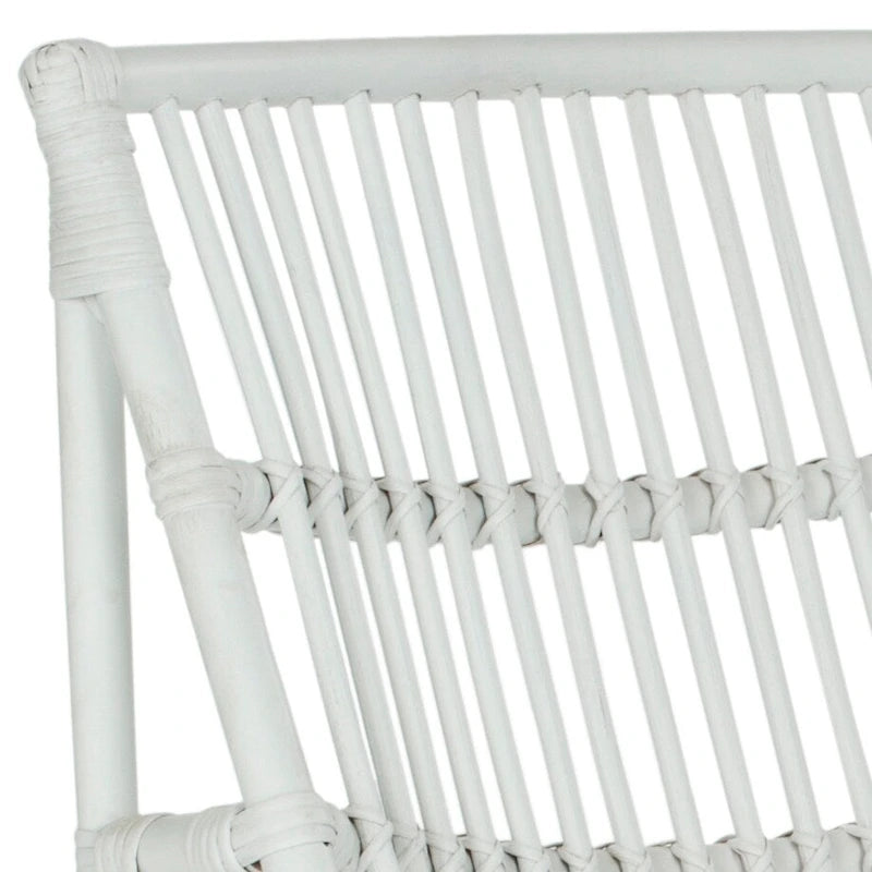 Ensemble de fauteuil et d'ottoman en osier blanc