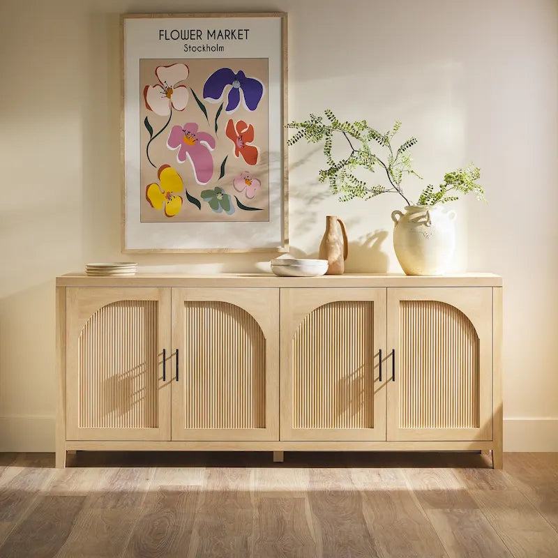 Buffet cannelé moderne de 70 pouces avec portes arquées