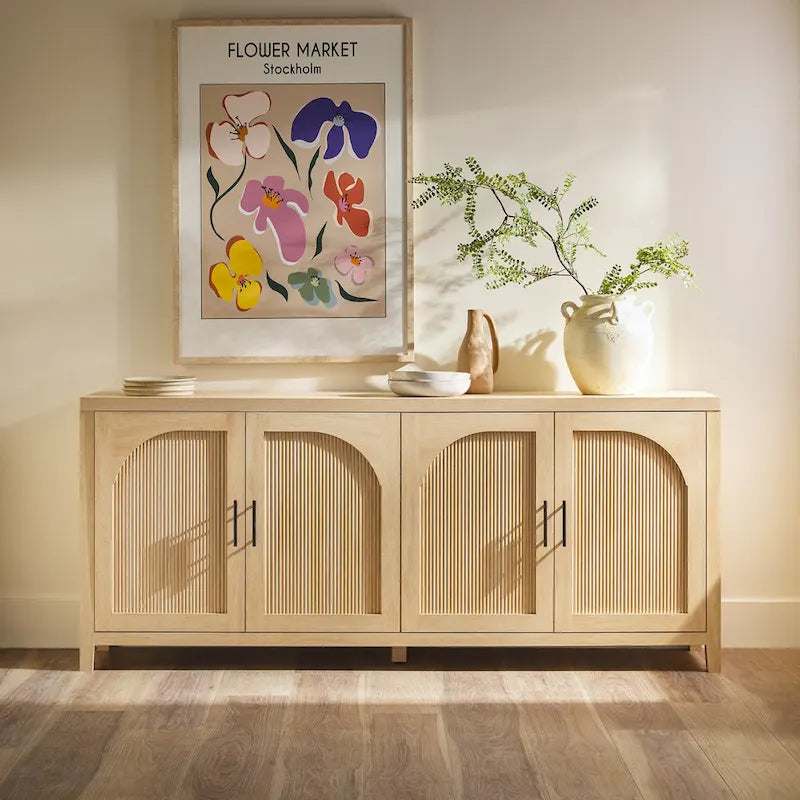Buffet cannelé moderne de 70 pouces avec portes arquées